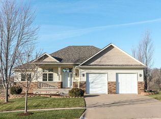 160 Willow Ln, North Liberty, IA 52317
