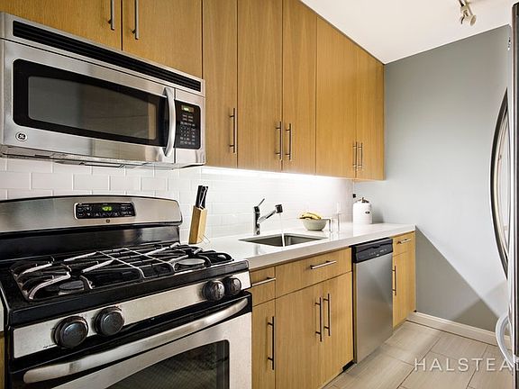 2nd image of 415 E 52nd St APT 4AB