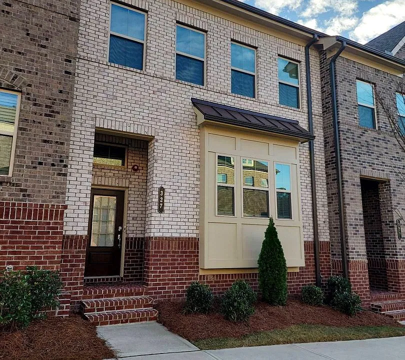 327 Commons Ave