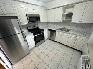64-30 186th Ln #E, Fresh Meadows, NY 11365