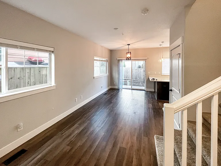5729 Honey Bee St S — Photo 3