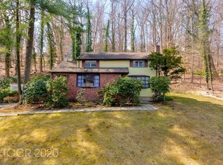 42 Old Chimney Rd, Upper Saddle River, NJ 07458