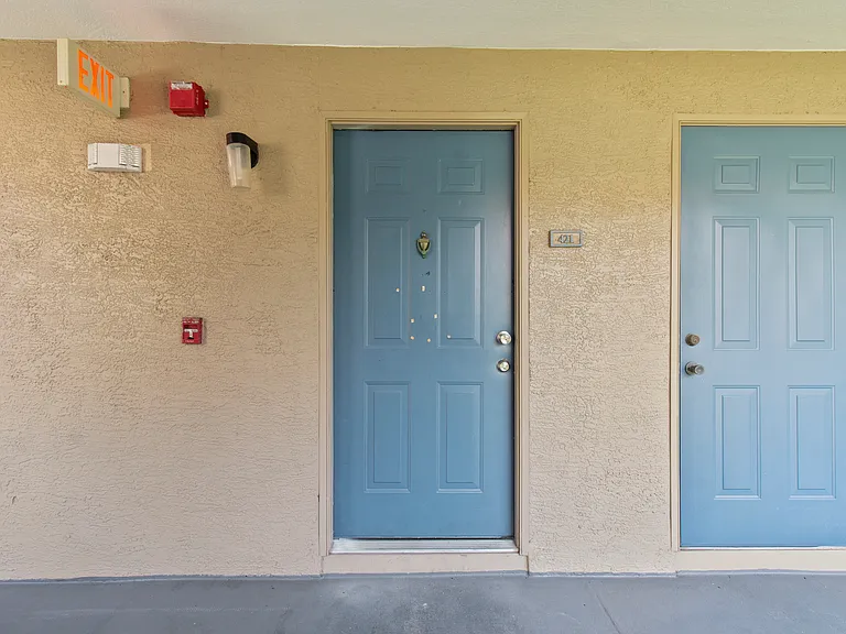 7330 Westpointe Blvd #421 — Photo 3