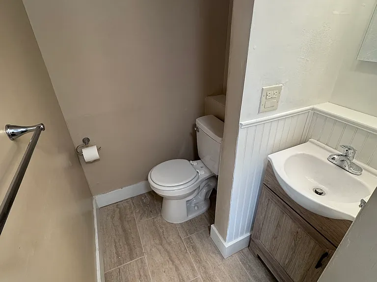 204 W 15th St — Photo 7