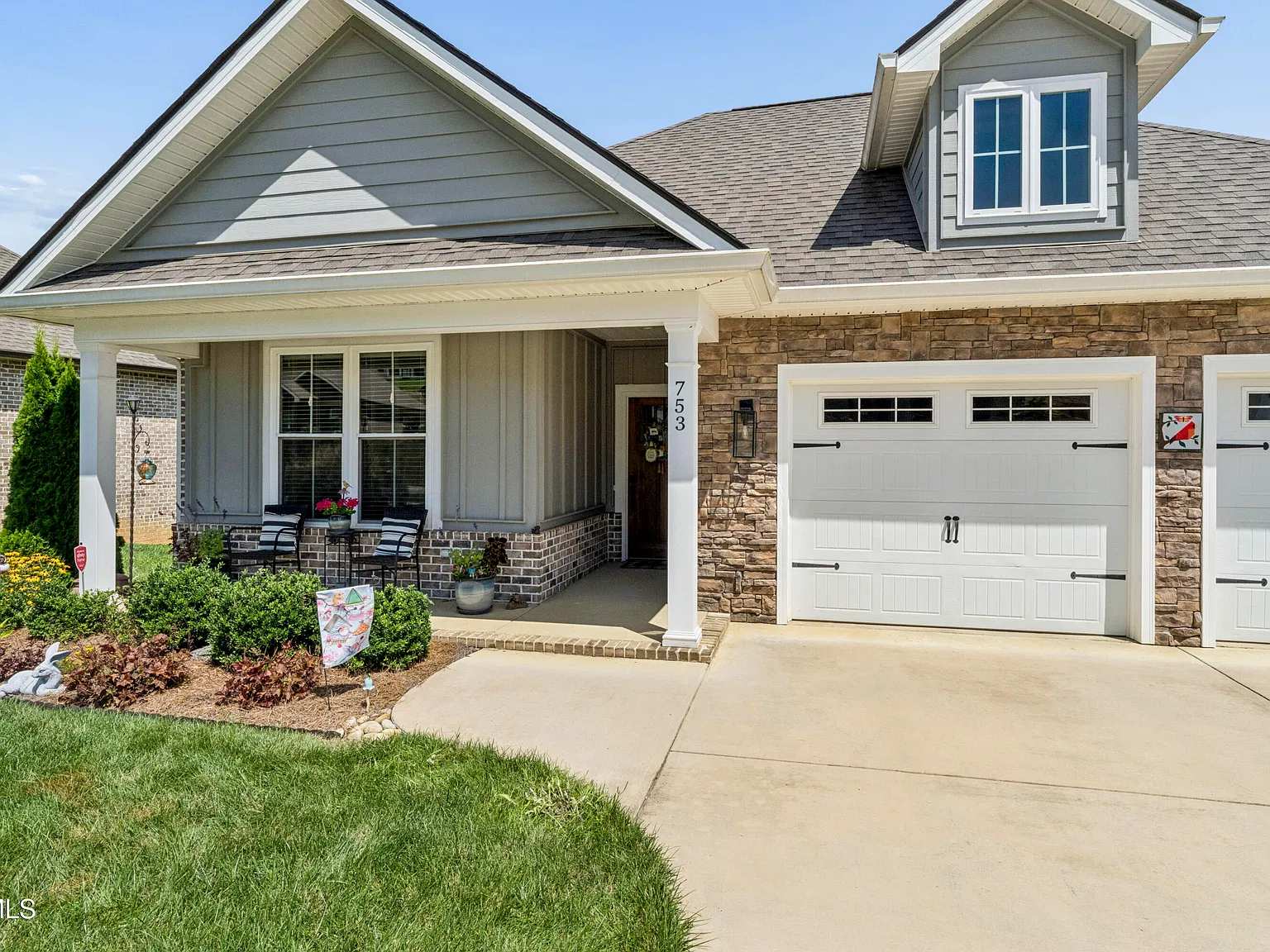 3 bed, 2.0 bath, 1863 sqft, $3,500 — Photo 3