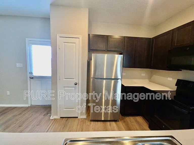 301 Freshwater Dr — Photo 7