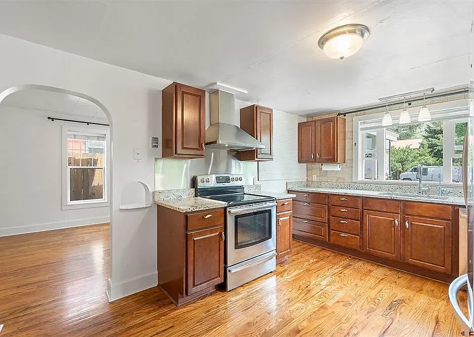 2 bed, 900 sqft, $2,500 — Photo 3