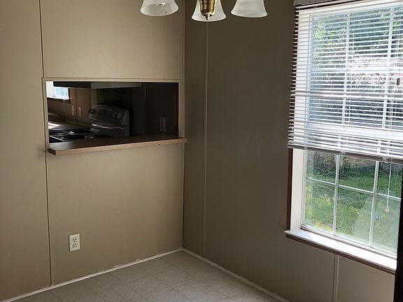 5th image of 115 Mary Ave