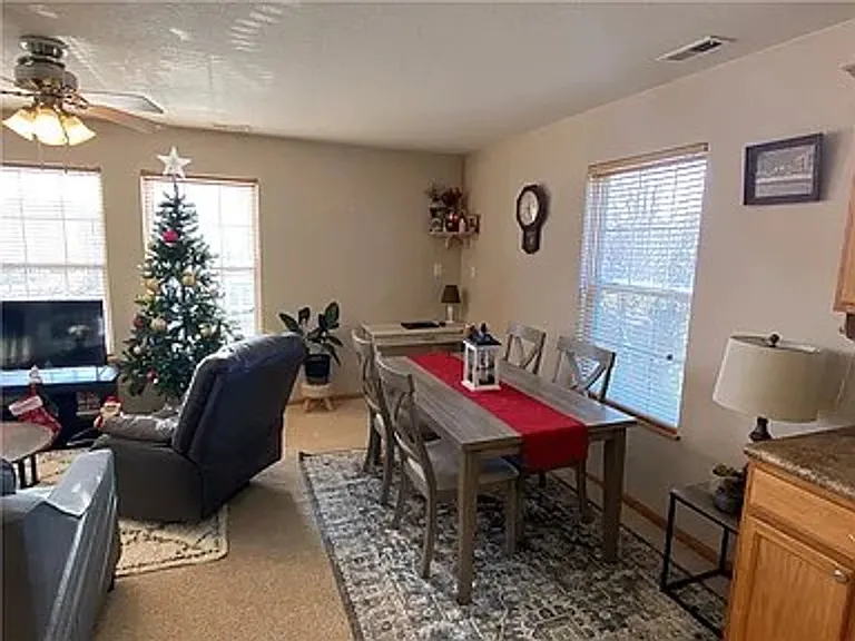 3130 SW Sharmin Ln — Photo 4