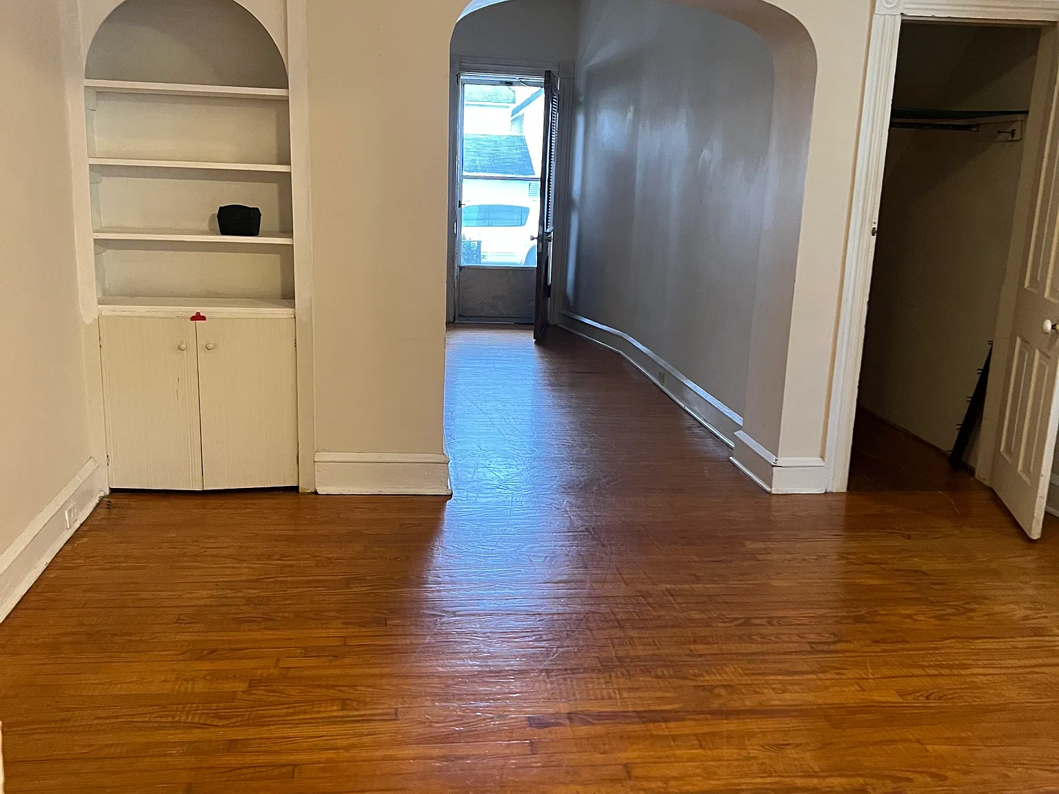 1441 N. Lincoln Avenue — Photo 4