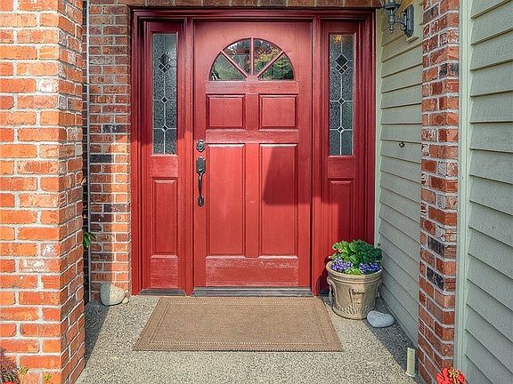 What a beautiful entrance!