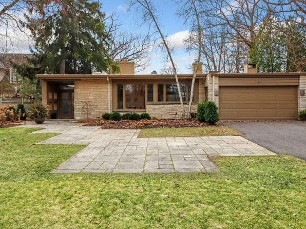 136 Lakewood Pl, Highland Park, IL 60035