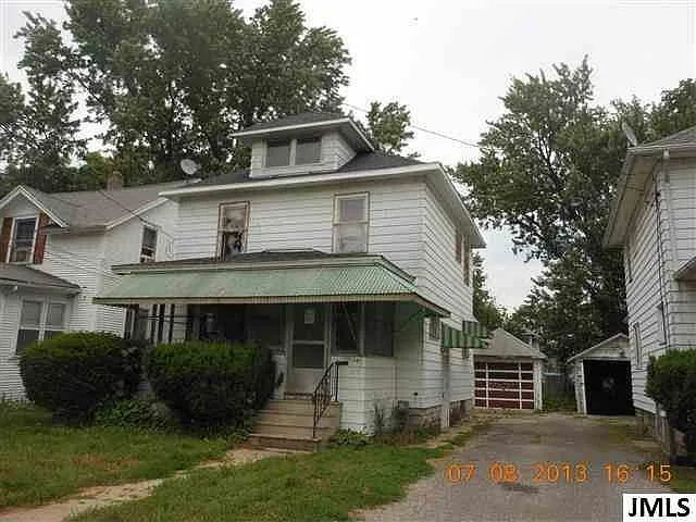 547 N Pleasant St photo 1