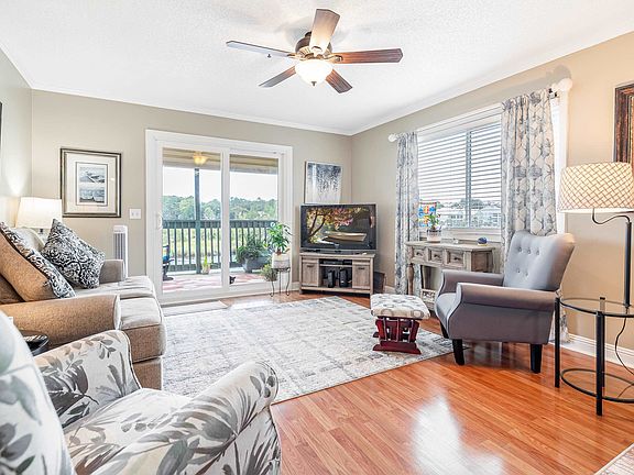 3rd image of 4445 Kingsport Rd. #401