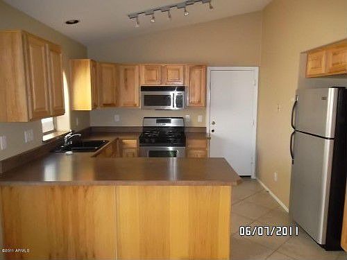 3rd image of 1646 S Glenview