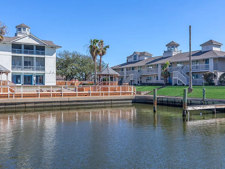 Island Bay Resort Apartments — Photo 9