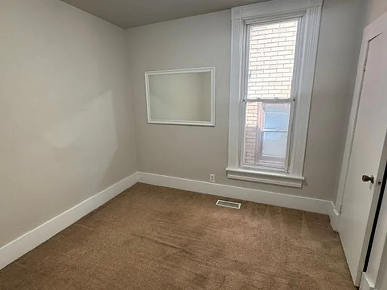 2514 S Wayne Ave — Photo 3