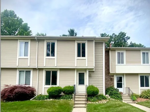 2071 Lac Du Mont Dr, Haslett, MI 48840