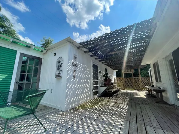 13 Eden Rock Ln, Hilltop Lakes, TX 77871