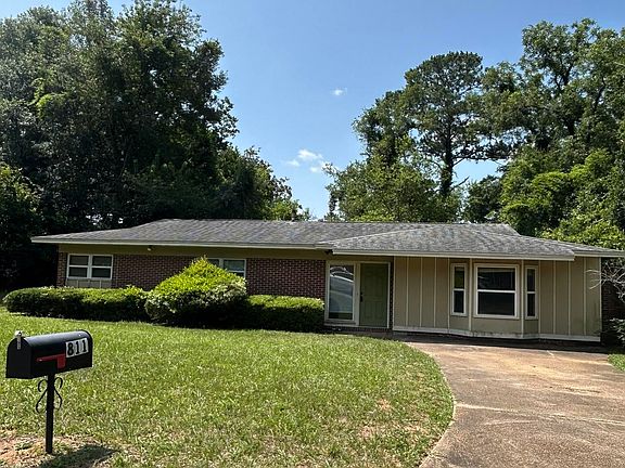 2nd image of 811 Bahama Dr