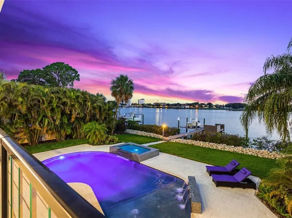 3830 Shore Acres Blvd NE, Saint Petersburg, FL 33703