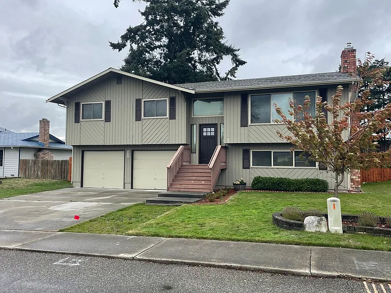555 NW Fairhaven Dr — Photo 1