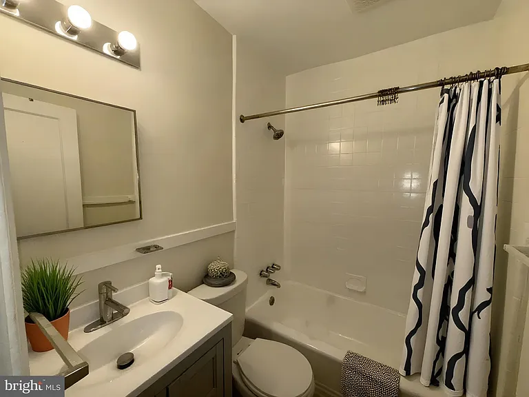 102 O St SW #1 — Photo 3