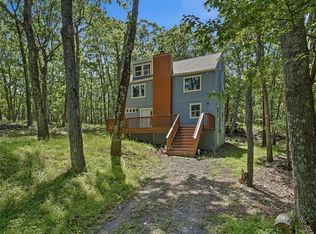 211 Geese Ct N, Bushkill, PA 18324