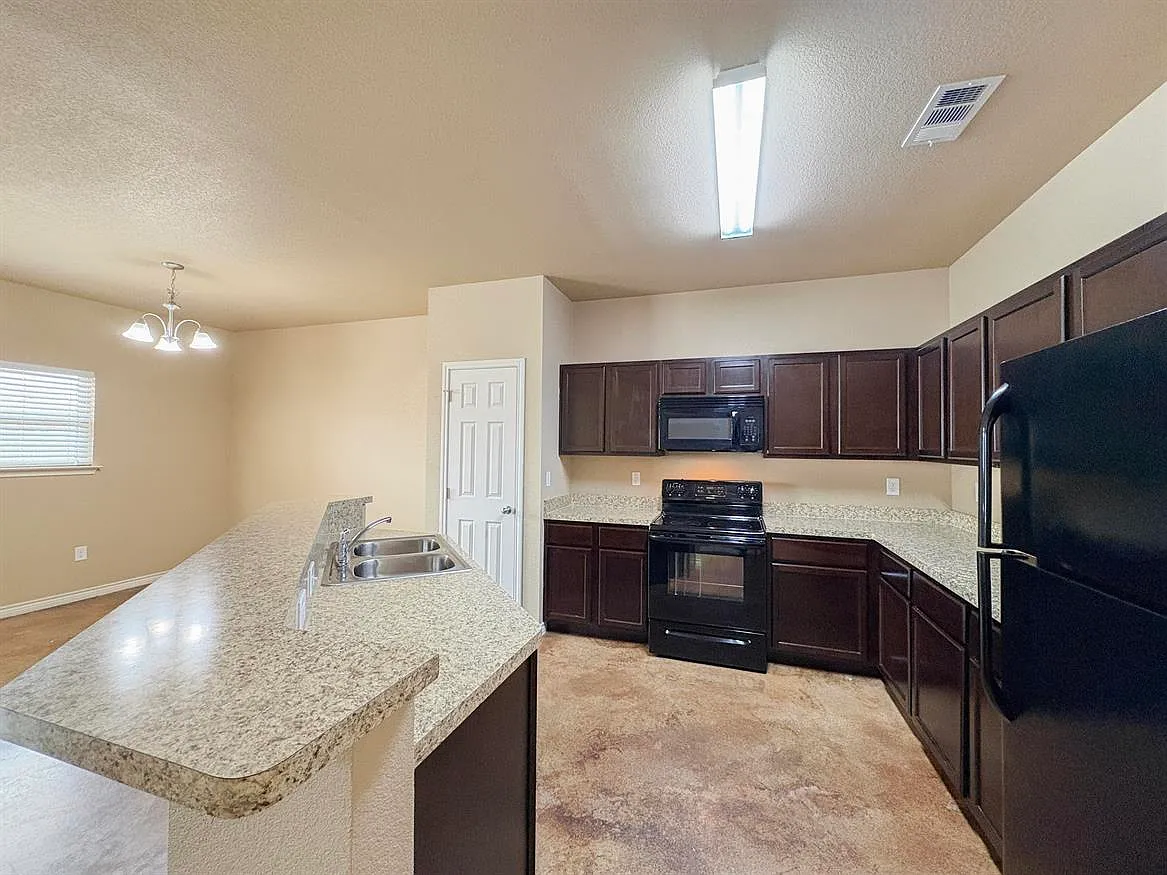 7108 Cameron Park — Photo 3