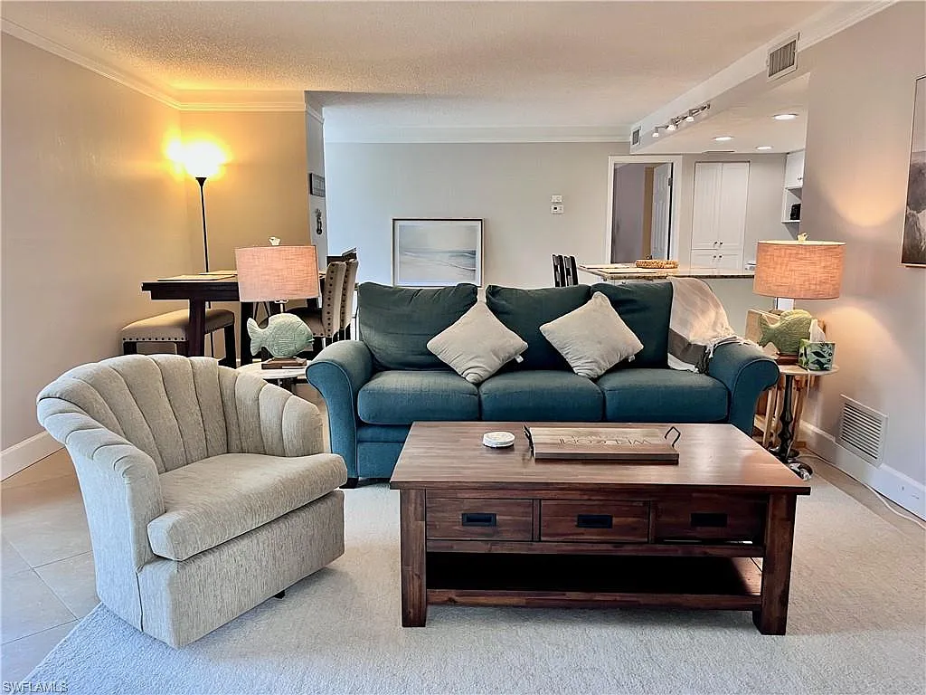 2 bed, 2.0 bath, 1010 sqft, $4,500 — Photo 4