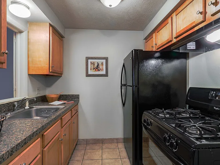 Chamberlain I & II Apartments — Photo 32