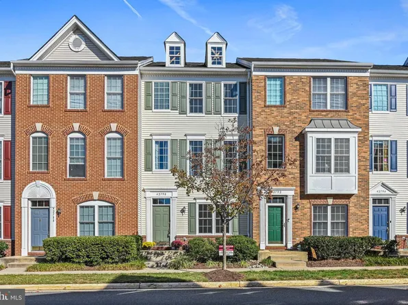 42790 Sykes Ter, Chantilly, VA 20152