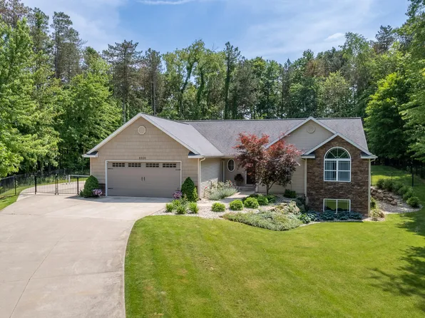 8308 Clarkland Dr SE, Alto, MI 49302