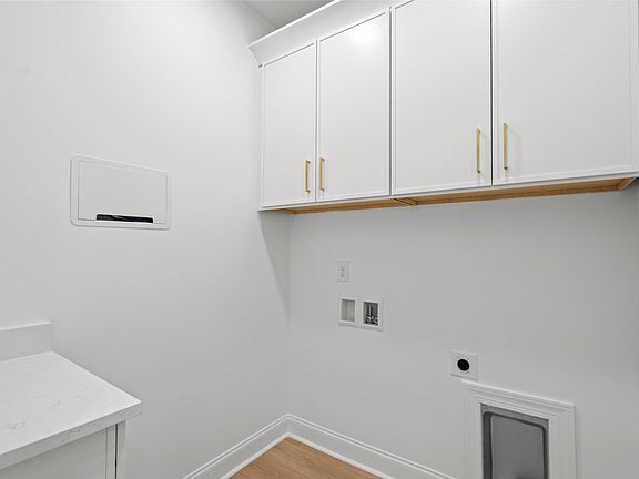2nd image of 168 Arbor Ridge Cir