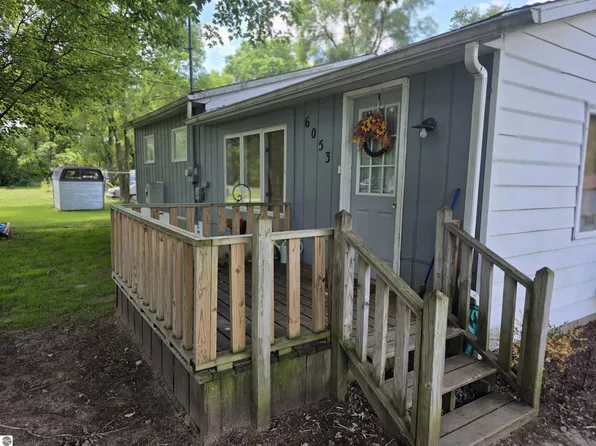6053 NW Mill St, Riverdale, MI 48877
