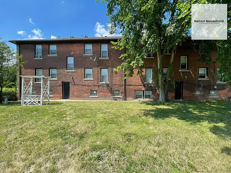 14800 E Vernor Hwy — Photo 21