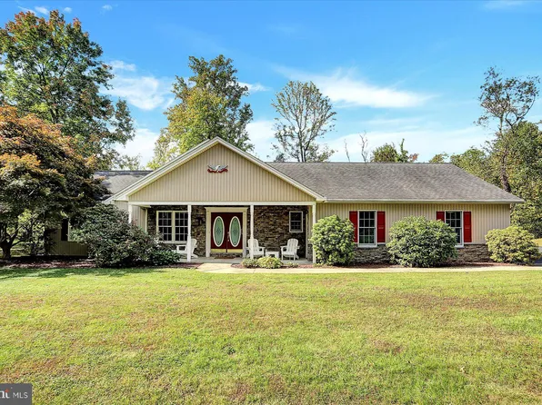 750 Hunt Meadow Dr, Dauphin, PA 17018