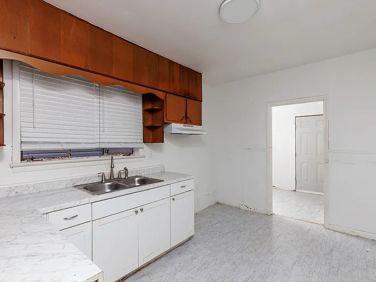 1306 Avenue R — Photo 6