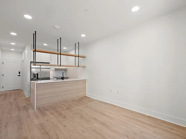 801 N Market St — Photo 10