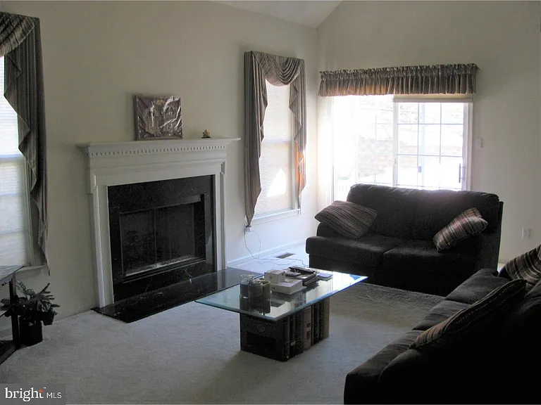 218 Silverbell Ct — Photo 5