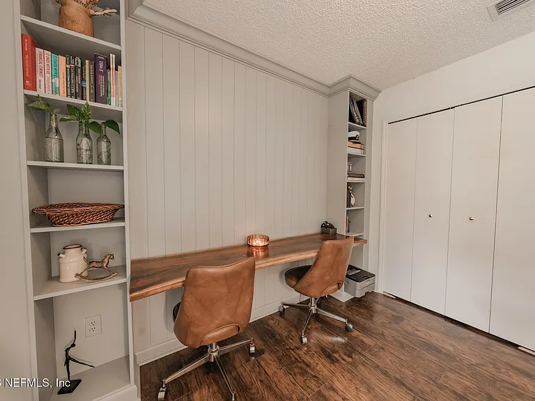 511 Chancellor Dr E — Photo 25