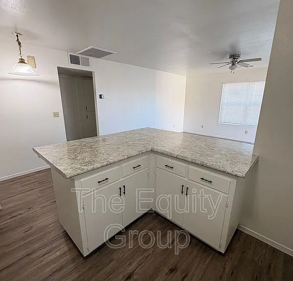 700 E Tulare Ave — Photo 8