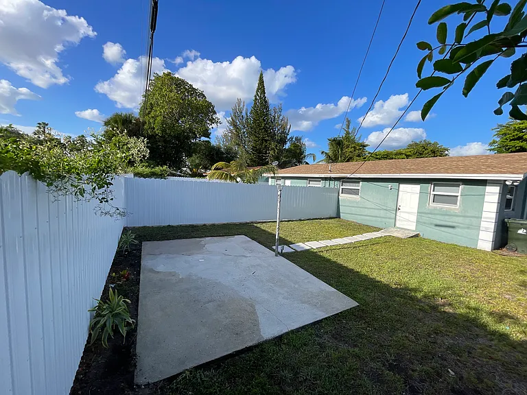 2315 NW 23rd Ln — Photo 11