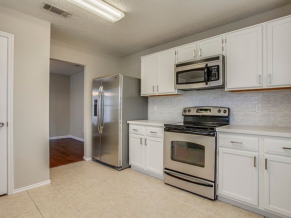 3rd image of 1107 Hanover Dr