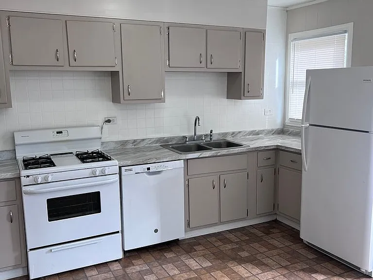 1707 Center Granview Dr — Photo 3