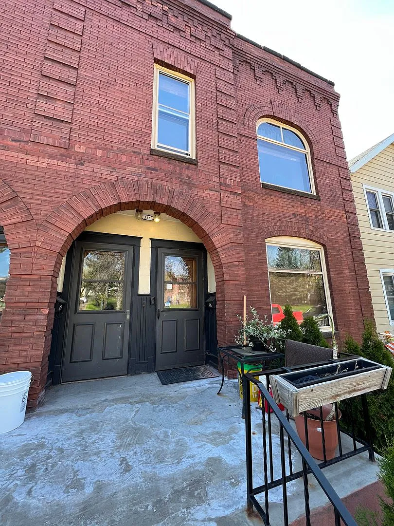 322-324 E 5th St — Photo 3