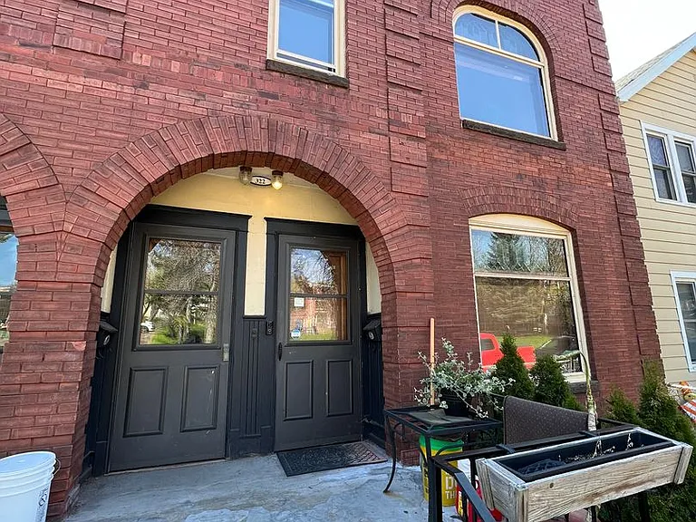 322-324 E 5th St — Photo 3