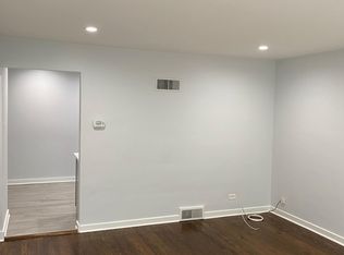 9026 Lacrosse Ave #2B, Skokie, IL 60077
