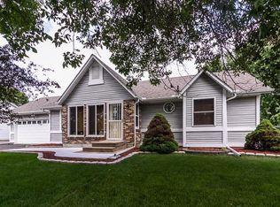 7911 Hallmark Way, Apple Valley, MN 55124