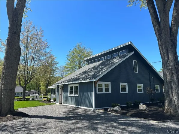 9575 Hitchcock Point Rd, Bridgeport, NY 13030
